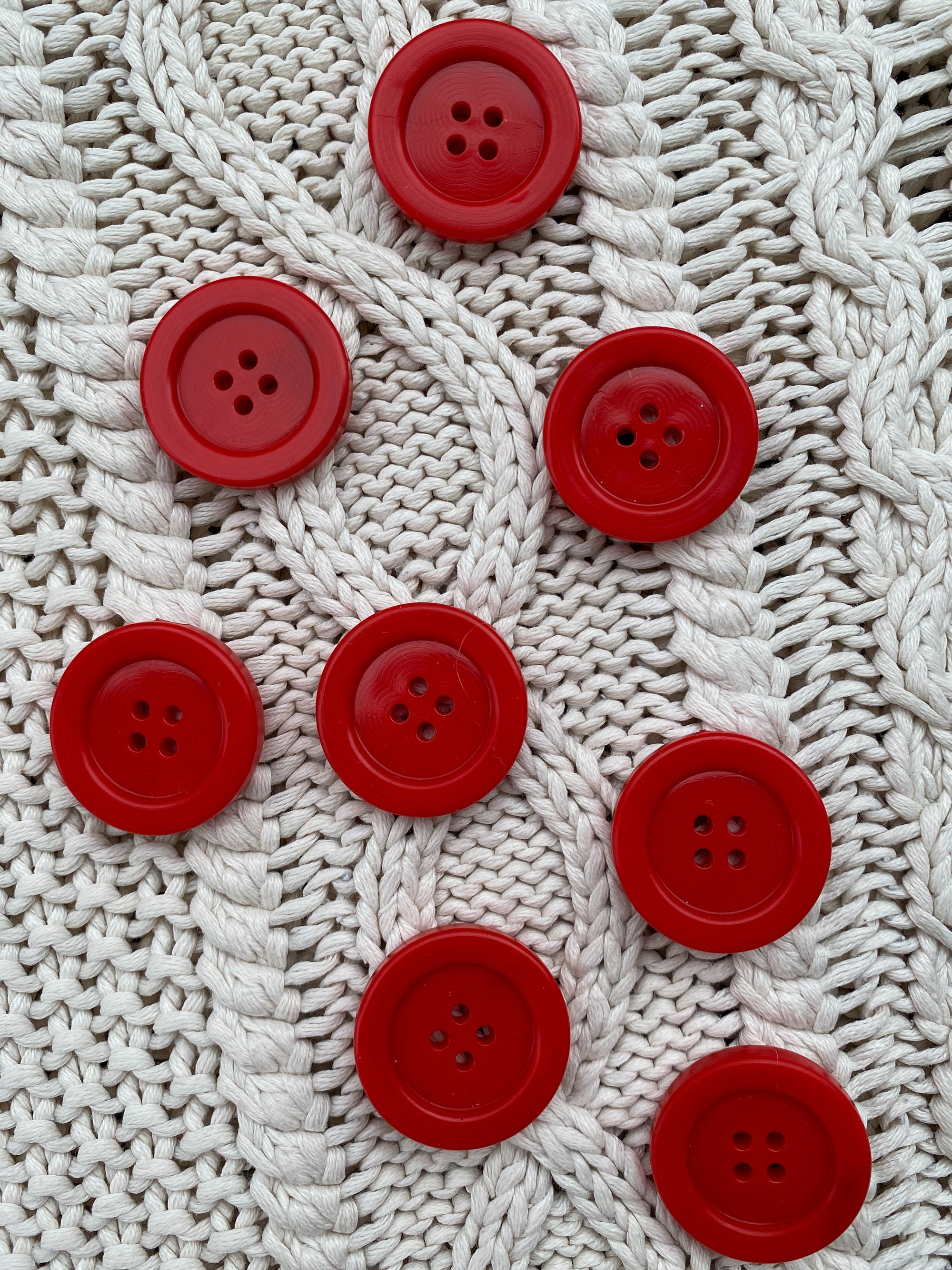 Knappi Kavli Rød 28 mm